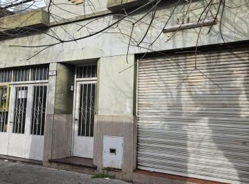 Local comercial · 80m² · 2 Ambientes · 2 Cocheras · Local con Vivienda