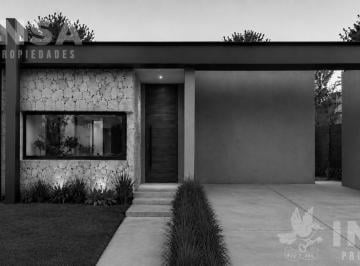 Casa · 135m² · 5 Ambientes · 1 Cochera · Casa en Lujan de Cuyo