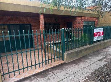 Casa · 98m² · 3 Ambientes · 3 Cocheras · Venta Casa 3 Ambientes en Jose C. Paz Apta Credito
