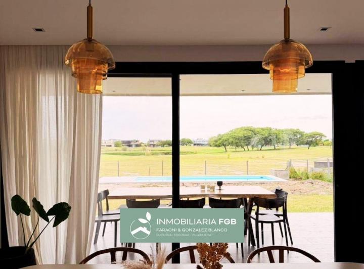 Casa · 240m² · 6 Ambientes · 2 Cocheras