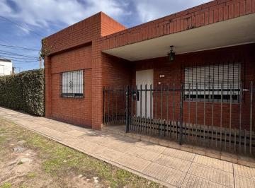 Casa · 100m² · 3 Ambientes · 3 Cocheras · Casa 3 Ambientes Parque Garage Mucho Potencial