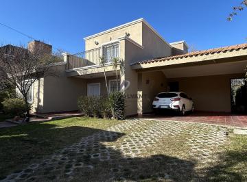 Casa · 312m² · 9 Ambientes · 2 Cocheras · Venta Casa 3 Dorm. con Patio y Pileta en Av Puesta del Sol