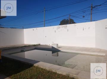 Casa · 80m² · 3 Ambientes · 3 Cocheras · Hermosa Casa con Pileta y Muchho Espacio en Paso del Rey