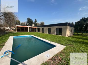 Casa · 255m² · 4 Ambientes · 3 Cocheras · Casa en Venta Desarrollada en Una Planta en Santa Clara Manzanares