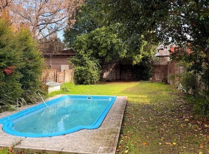 Casa · 200m² · 5 Ambientes · 2 Cocheras