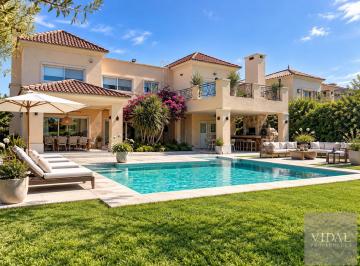 Casa · 1025m² · 7 Ambientes · 2 Cocheras · Casa en Venta Vista Al Golf Barrio El Golf Nordelta Tigre