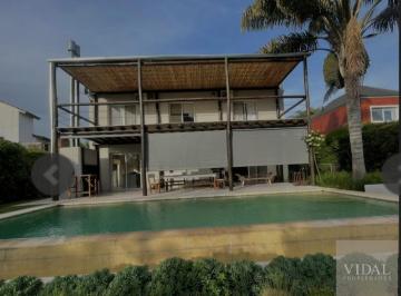 Casa · 188m² · 7 Ambientes · 2 Cocheras · Casa Venta en Campo Grande