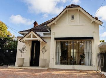 Casa · 166m² · 6 Ambientes · 3 Cocheras · Casa/ Local / Terreno en Venta Ubicada en San Isidro Sobre Av Libertador Apta Comercial