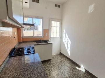 PH de 3 ambientes, Morón · Alquiler PH 3 Ambientes Al Frente con Balcón, Terraza y Parrilla – Sin Expensas – Morón