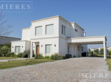 Casa · 217m² · 7 Ambientes · 2 Cocheras · Casa en Venta Sobre Lote Interno Barrio Molino Norte en Haras Santa Maria