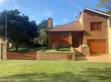 Casa de 6 ambientes, Mar del Plata · Chalet en Los Acantilados, Mar del Plata