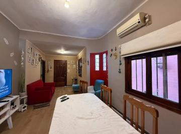 Casa · 120m² · 3 Ambientes · 1 Cochera · Casa Al Frete con Cochera y Quincho Cerrado.