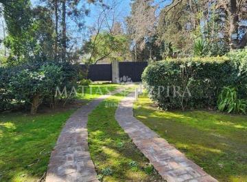 Quinta vacacional · 128m² · 4 Ambientes · 4 Cocheras · Quinta Vacacional