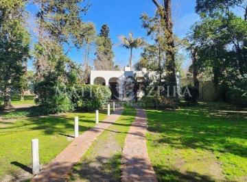 Quinta vacacional · 128m² · 4 Ambientes · 4 Cocheras · Casa en Venta de 4 Ambientes Villa Udaondo