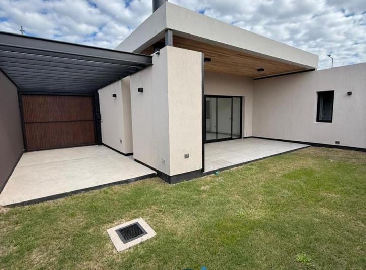Casa · 159m² · 5 Ambientes · 2 Cocheras