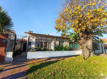 Casa · 97m² · 4 Ambientes · 4 Cocheras · Chalet 4 Ambientes - Patio Cochera Triple
