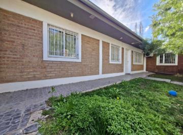 Casa · 161m² · 5 Ambientes · 2 Cocheras · Venta | Casa 3 Hab en Dr. Drago 570 | Plottier