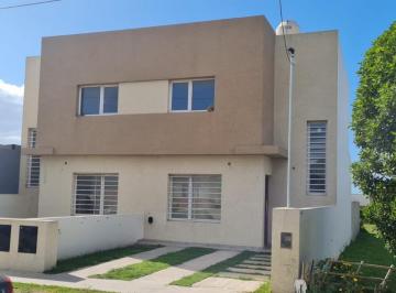 Departamento · 80m² · 3 Ambientes · 1 Cochera · Duplex 3 Ambientes. Barrio Felix U. Camet.