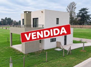 Casa · 190m² · 5 Ambientes · 1 Cochera · Casa en Venta a Estrenar en Barrio Privado El Olivar