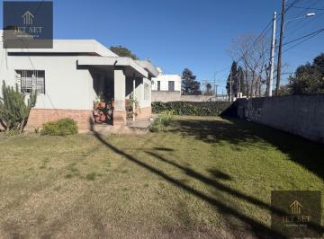 Casa · 170m² · 5 Ambientes · 1 Cochera · Casa en Los Boulevares