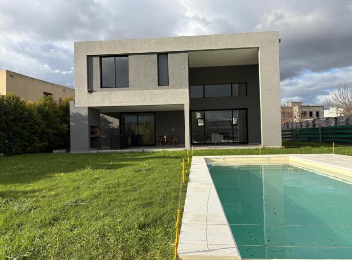 Casa · 227m² · 3 Dormitorios