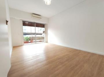 Departamento de 4 ambientes, Caballito · Cómodo 4amb Modernizado con Balcón en Gran Ubicación