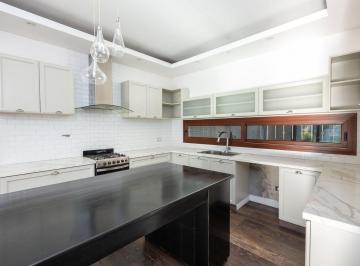 Casa · 291m² · 6 Ambientes · 2 Cocheras · Venta Casa en Hurlingham 6 Amb - Permuta Financia!