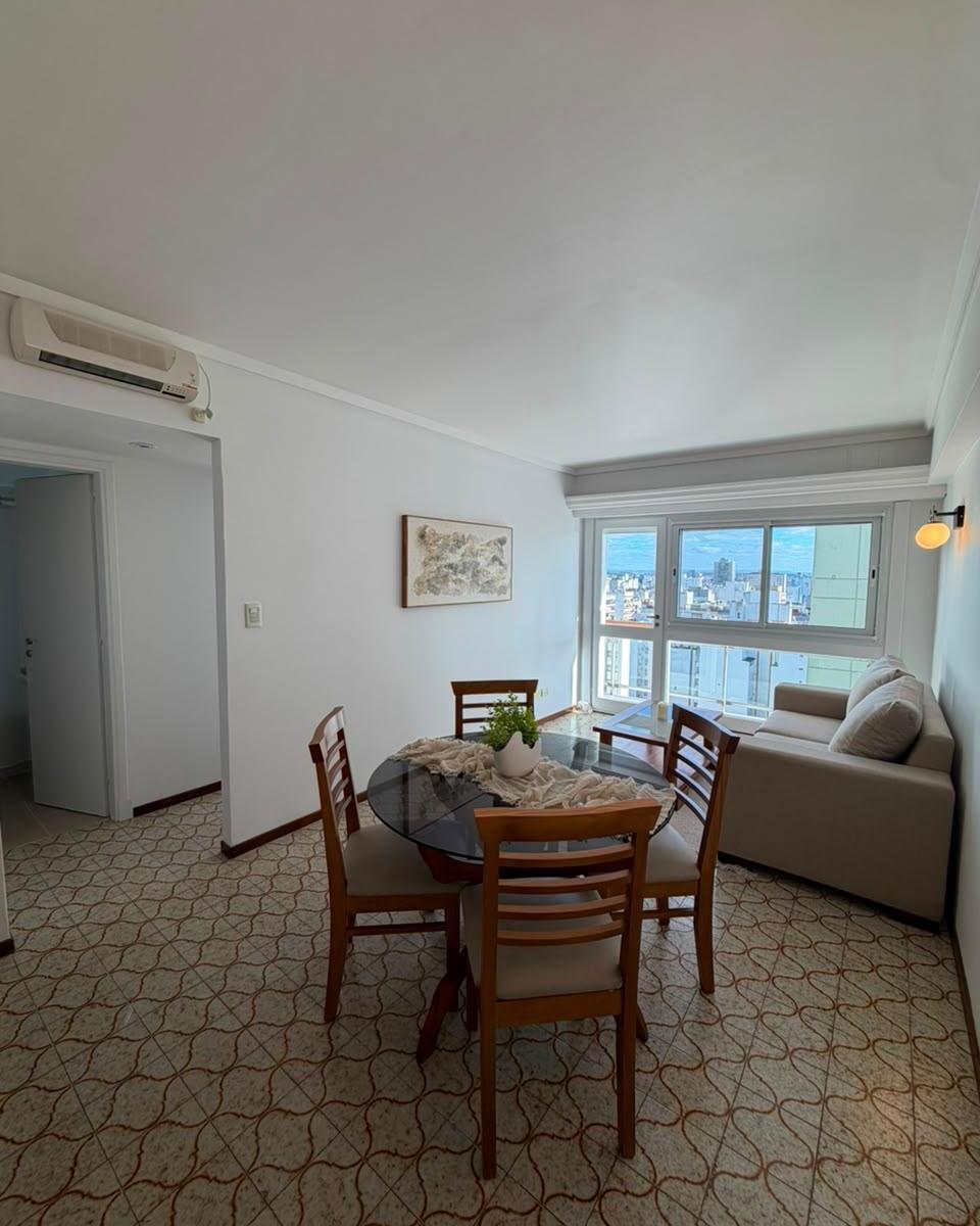 Departamento 2 ambientes con balcón, vista panorámica al mar y las sierras, Cochera en 1 subsuelo