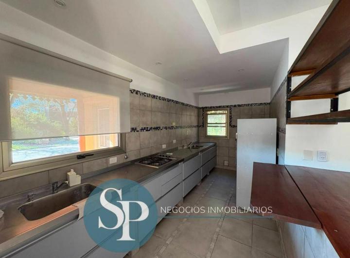Casa · 210m² · 5 Ambientes · 5 Cocheras