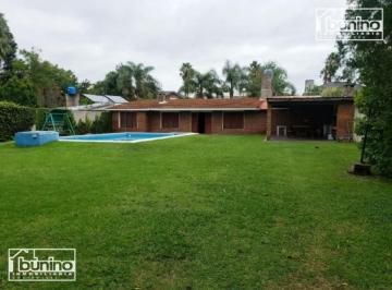 Casa · 180m² · 6 Ambientes · Alquiler Permanente en Funes - 4 Dorm.
