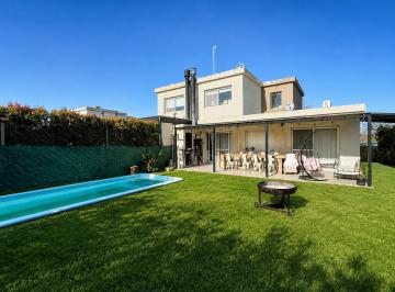 Casa · 300m² · 4 Ambientes · 4 Cocheras · Casa en Venta en Casas de Santa Ana, Villanueva, Tigre