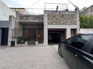 PH · 255m² · 6 Ambientes · 1 Cochera · PH Tipo Casa 6 Ambientes Mataderos Cochera