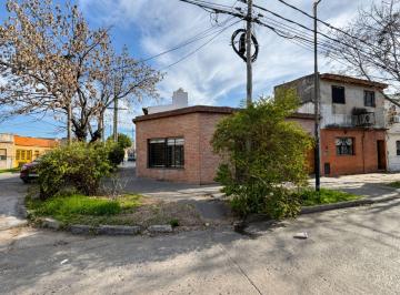 Casa · 83m² · 3 Ambientes · 1 Cochera · Alquiler Casa 3 Amb con Cochera - Villa Lynch