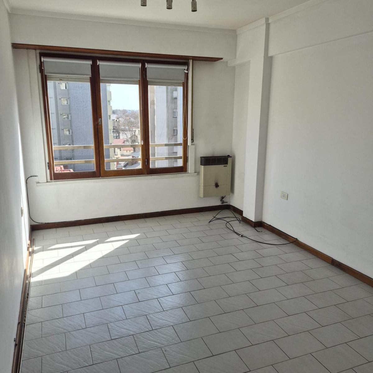 24 Meses 2 Ambientes a la calle, living-comedor, cocina separada y dormitorio
