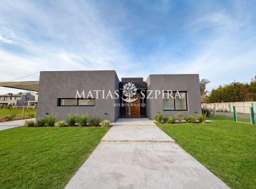 Casa · 170m² · 4 Ambientes · 1 Cochera · Propiedad de Cuatro Ambientes en Alquiler en Solar de Alvarez