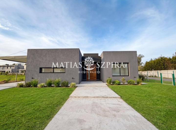Casa · 170m² · 4 Ambientes · 1 Cochera