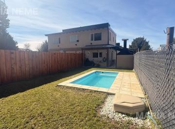 Casa · 60m² · 3 Ambientes · 1 Cochera · Dúplex 2 Dorm. | Jardín, Pileta, Parrilla | Apto Crédito | Sin Expensas