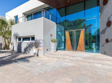 Casa · 740m² · 6 Ambientes · 2 Cocheras · Casa en Venta en Country Club San Diego Moreno