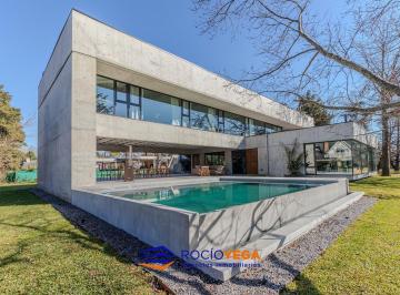 Casa · 700m² · 5 Ambientes · Casa en Venta Sobre Golf en San Diego Country Club Moreno