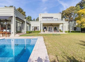 Casa · 600m² · 7 Ambientes · 2 Cocheras · Casa a La Venta en Country San Diego, Moreno