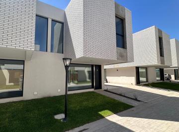 Casa · 120m² · 4 Ambientes · 2 Cocheras · Casa en Bosques de Champagnat