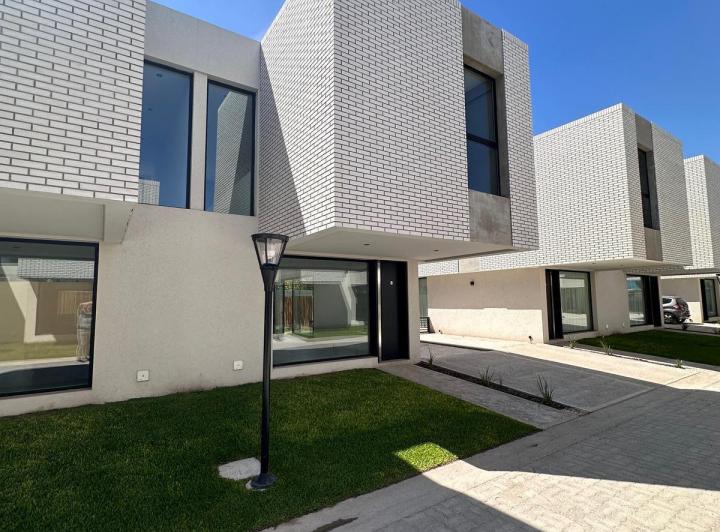 Casa · 120m² · 4 Ambientes · 2 Cocheras