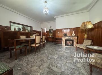 Casa · 133m² · 3 Ambientes · 1 Cochera · Casa en Bernal Oeste