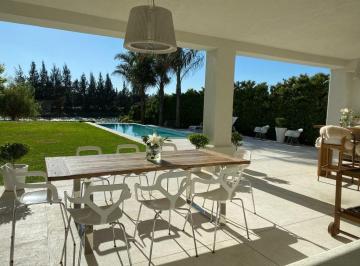 Casa · 450m² · 7 Ambientes · Casa en Alq. Temporario en Santa Barbara, Tigre, G. B. a. Zona Norte