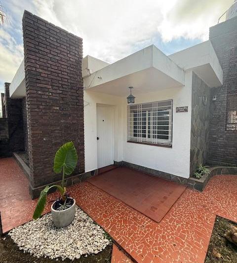 Casa · 70m² · 3 Ambientes · 2 Cocheras