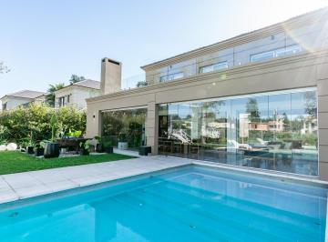 Casa · 303m² · 5 Ambientes · Casa en Venta en St Thomas Este Oeste Canning