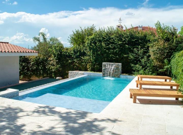 Casa · 250m² · 3 Dormitorios · 2 Cocheras