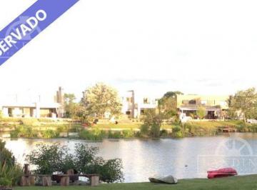 Terreno · 1002m² · Único Lote a Laguna. Barrio Náutico Albanueva. Orientación Noroeste.