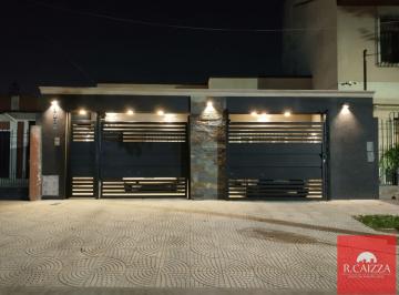 Casa · 90m² · 3 Ambientes · 2 Cocheras · Casa con Dos Cocheras y Fondo Libre