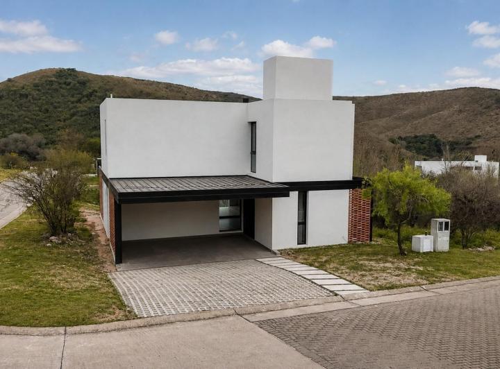 Casa · 150m² · 6 Ambientes · 2 Cocheras
